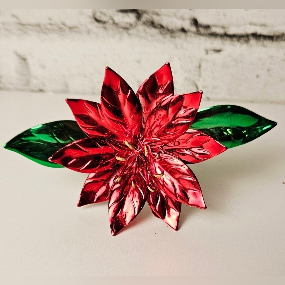 Vintage Tin Poinsettia Napkin Rings Set of 12 Red Green Christmas Table Decor - Picture 4 of 10